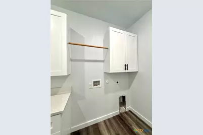 501 Walnut St, Yoakum, TX 77995 - Photo 33