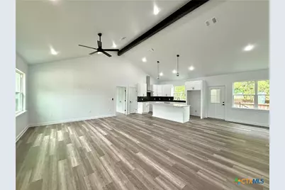 501 Walnut St, Yoakum, TX 77995 - Photo 3