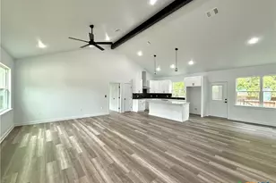 501 Walnut St, Yoakum, TX 77995 - Photo 3