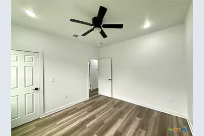 501 Walnut St, Yoakum, TX 77995 - Photo 25