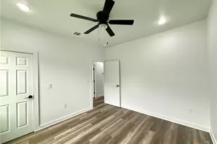 501 Walnut St, Yoakum, TX 77995 - Photo 25