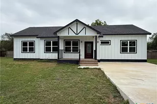 501 Walnut St, Yoakum, TX 77995 - Photo 1