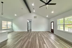 501 Walnut St, Yoakum, TX 77995 - Photo 5