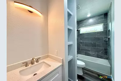 501 Walnut St, Yoakum, TX 77995 - Photo 29