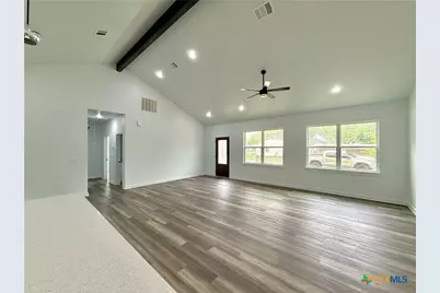 501 Walnut St, Yoakum, TX 77995 - Photo 9