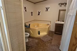 706 W Cleveland Ave, Seadrift, TX 77983 - Photo 9