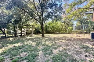 129 Riverside Dr, San Marcos, TX 78666 - Photo 17