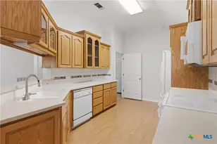 1559 Golden Sage Dr, Seguin, TX 78155 - Photo 13