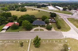 148 Sunflower, Lampasas, TX 76550 - Photo 3