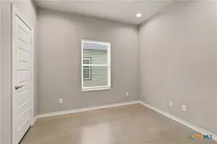 611 E Martindale St, Seguin, TX 78155 - Photo 7