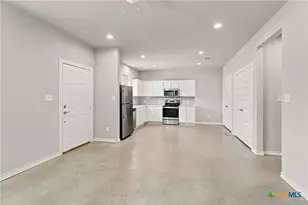 611 E Martindale St, Seguin, TX 78155 - Photo 5