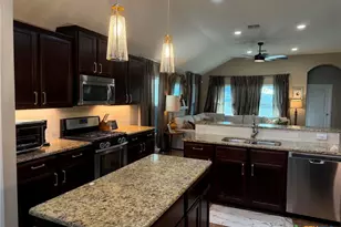 210 Cobble Stone Ct, Victoria, TX 77904 - Photo 5