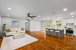 547 N Central Ave, New Braunfels, TX 78130 - Photo 3