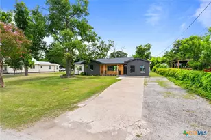 547 N Central Ave, New Braunfels, TX 78130 - Photo 1