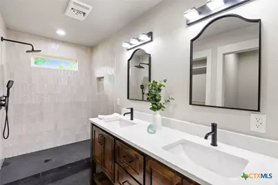 547 N Central Avenue, New Braunfels, TX 78130 - Photo 5