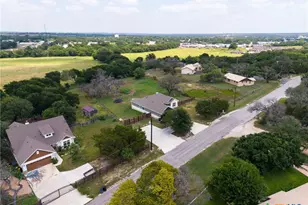 1110 County Rd 1045, Lampasas, TX 76550 - Photo 33