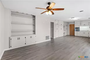 273 Meadow Ave, New Braunfels, TX 78130 - Photo 11