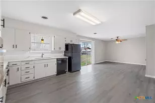 273 Meadow Ave, New Braunfels, TX 78130 - Photo 7
