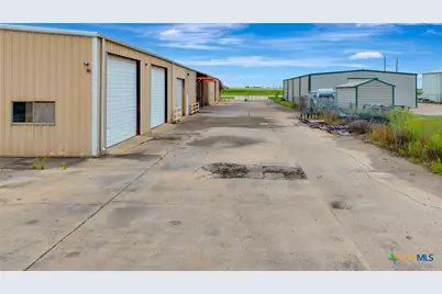 3305 US Highway 59, Victoria, TX 77905 - Photo 5
