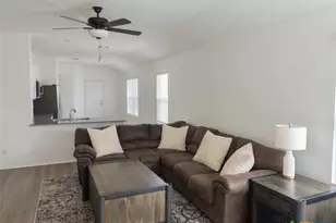 121 Rowdy Yates Wy, Jarrell, TX 76537 - Photo 3