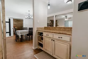 291 N Mesquite Dr, Victoria, TX 77905 - Photo 7