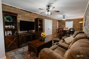 291 N Mesquite Dr, Victoria, TX 77905 - Photo 11