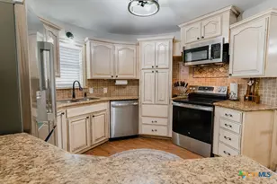 291 N Mesquite Dr, Victoria, TX 77905 - Photo 5