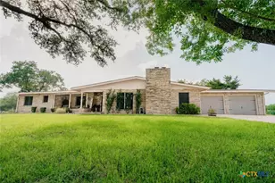 291 N Mesquite Dr, Victoria, TX 77905 - Photo 1