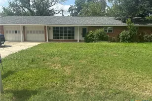 1302 E Canary Ln St, Seguin, TX 78155 - Photo 1