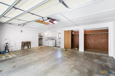 1019 E Gonzales Street, Yoakum, TX 77995 - Photo 29