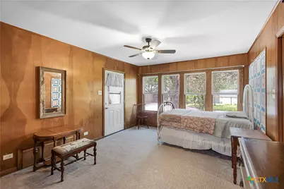 1019 E Gonzales Street, Yoakum, TX 77995 - Photo 25