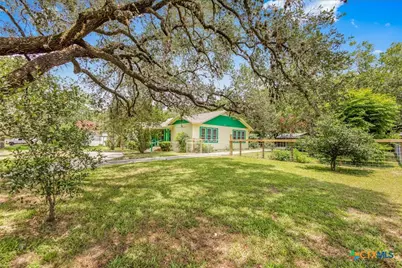 1019 E Gonzales Street, Yoakum, TX 77995 - Photo 3