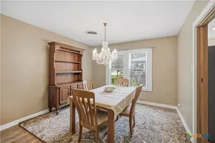 1019 E Gonzales St, Yoakum, TX 77995 - Photo 7