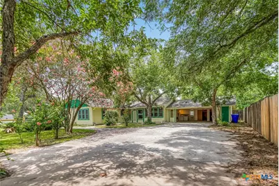 1019 E Gonzales Street, Yoakum, TX 77995 - Photo 33