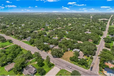 1019 E Gonzales Street, Yoakum, TX 77995 - Photo 37
