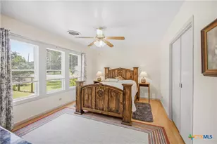 1019 E Gonzales St, Yoakum, TX 77995 - Photo 13
