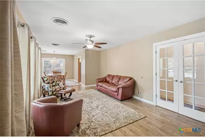 1019 E Gonzales Street, Yoakum, TX 77995 - Photo 5