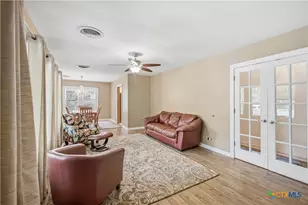 1019 E Gonzales St, Yoakum, TX 77995 - Photo 5