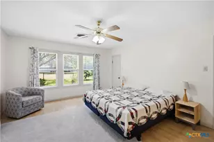 1019 E Gonzales St, Yoakum, TX 77995 - Photo 11