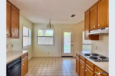 304 Windy Way Drive, Victoria, TX 77904 - Photo 9