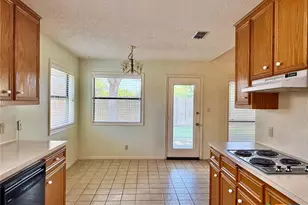 304 Windy Way Dr, Victoria, TX 77904 - Photo 9