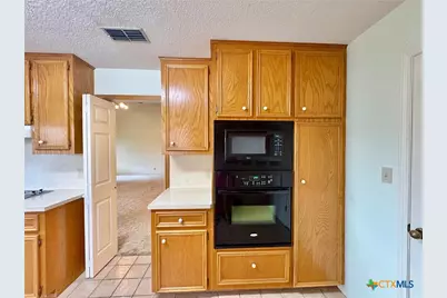 304 Windy Way Drive, Victoria, TX 77904 - Photo 11