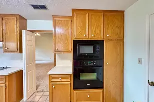304 Windy Way Dr, Victoria, TX 77904 - Photo 11