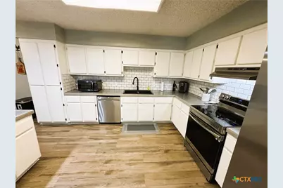 217 Versailles Street, Victoria, TX 77904 - Photo 9