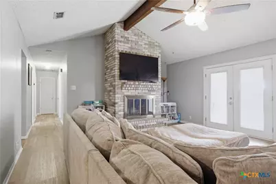 217 Versailles Street, Victoria, TX 77904 - Photo 5