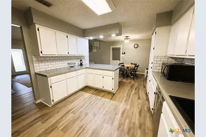 217 Versailles Street, Victoria, TX 77904 - Photo 11