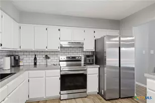 217 Versailles St, Victoria, TX 77904 - Photo 11