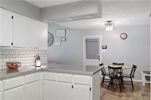 217 Versailles St, Victoria, TX 77904 - Photo 9