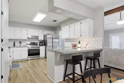 217 Versailles Street, Victoria, TX 77904 - Photo 7