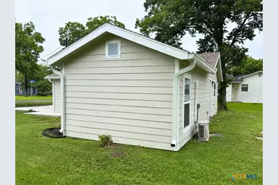 1108 Harvey Lane, Victoria, TX 77901 - Photo 11